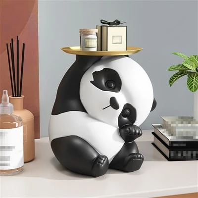 Statuie drăguță panda care ține tava